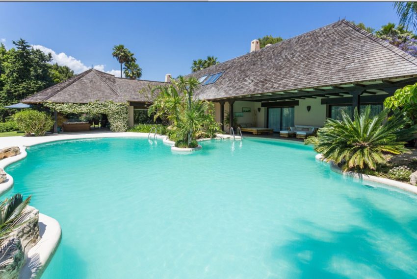 R2804213-Villa-For-Sale-Rio-Real-Detached-6-Beds-1000-Built-7