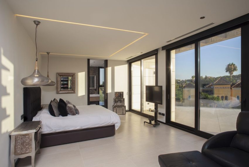 R4056433-Villa-For-Sale-Nueva-Andalucia-Detached-7-Beds-740-Built-13