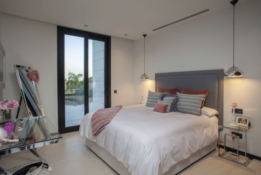 R4056433-Villa-For-Sale-Nueva-Andalucia-Detached-7-Beds-740-Built-16
