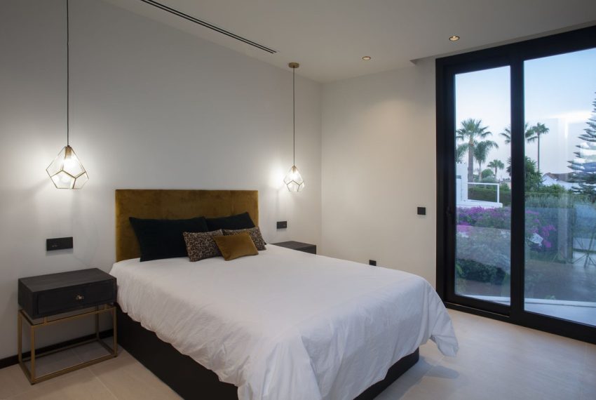 R4056433-Villa-For-Sale-Nueva-Andalucia-Detached-7-Beds-740-Built-18