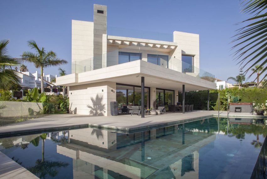R4056433-Villa-For-Sale-Nueva-Andalucia-Detached-7-Beds-740-Built