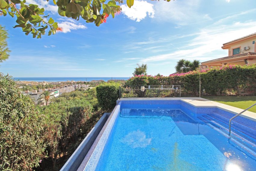 R4194424-Villa-For-Sale-Marbella-Detached-5-Beds-625-Built-1