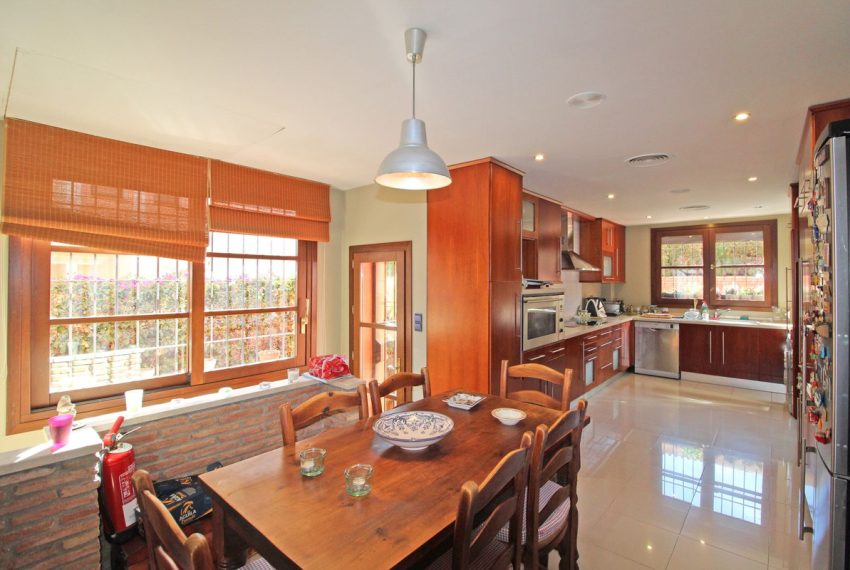 R4194424-Villa-For-Sale-Marbella-Detached-5-Beds-625-Built-16