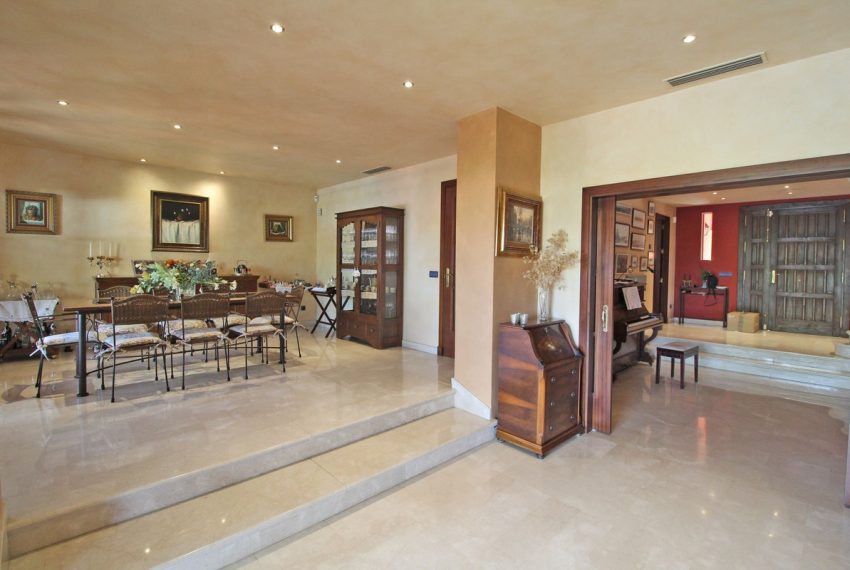 R4194424-Villa-For-Sale-Marbella-Detached-5-Beds-625-Built-4