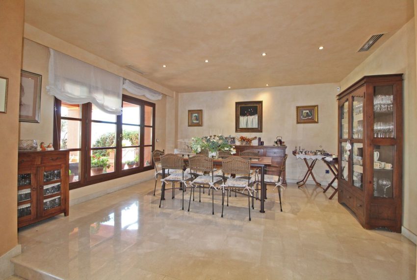 R4194424-Villa-For-Sale-Marbella-Detached-5-Beds-625-Built-5