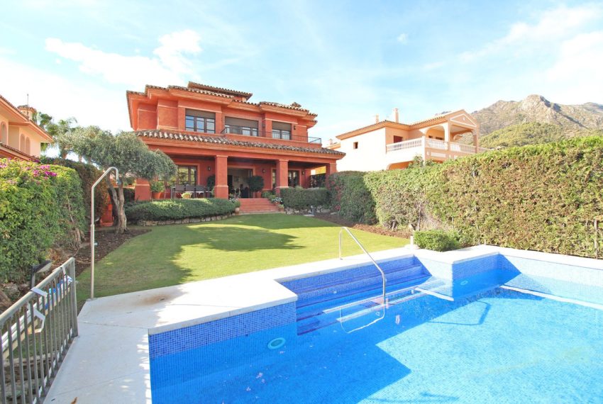 R4194424-Villa-For-Sale-Marbella-Detached-5-Beds-625-Built