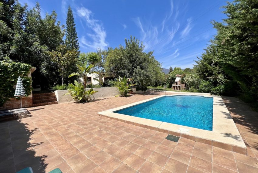 R4325152-Villa-For-Sale-Estepona-Detached-2-Beds-125-Built-1