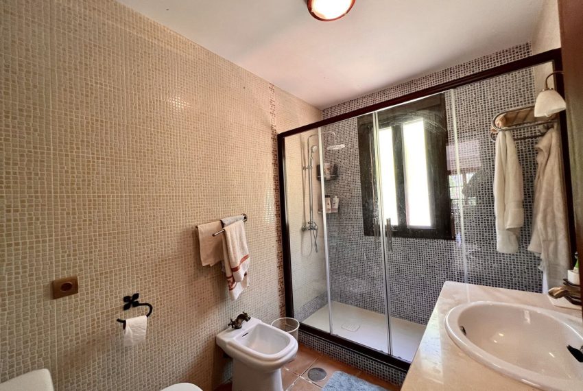 R4325152-Villa-For-Sale-Estepona-Detached-2-Beds-125-Built-12