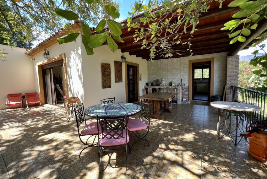 R4325152-Villa-For-Sale-Estepona-Detached-2-Beds-125-Built-3