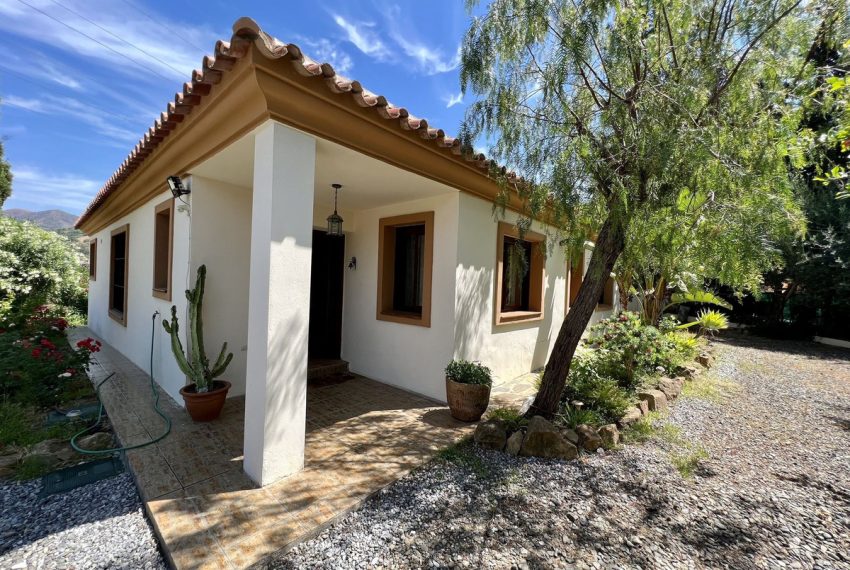R4325152-Villa-For-Sale-Estepona-Detached-2-Beds-125-Built-4
