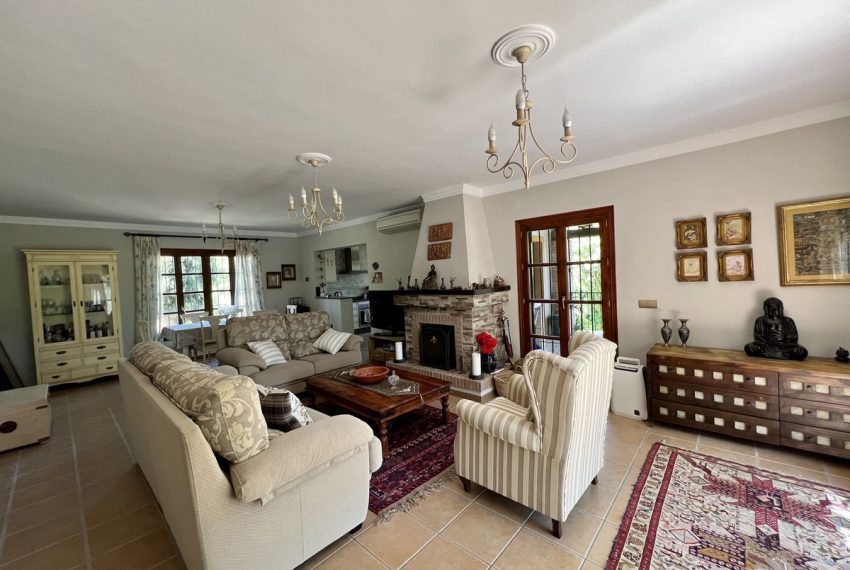 R4325152-Villa-For-Sale-Estepona-Detached-2-Beds-125-Built-5