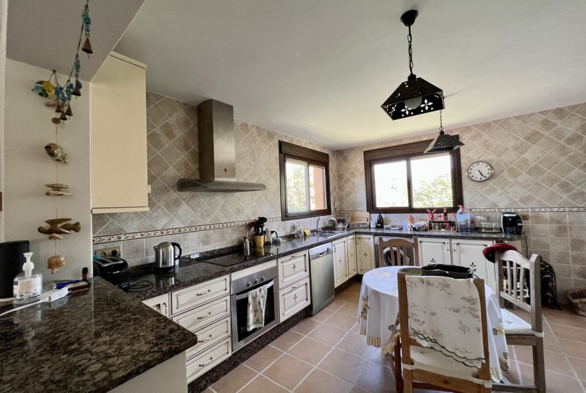 R4325152-Villa-For-Sale-Estepona-Detached-2-Beds-125-Built-8