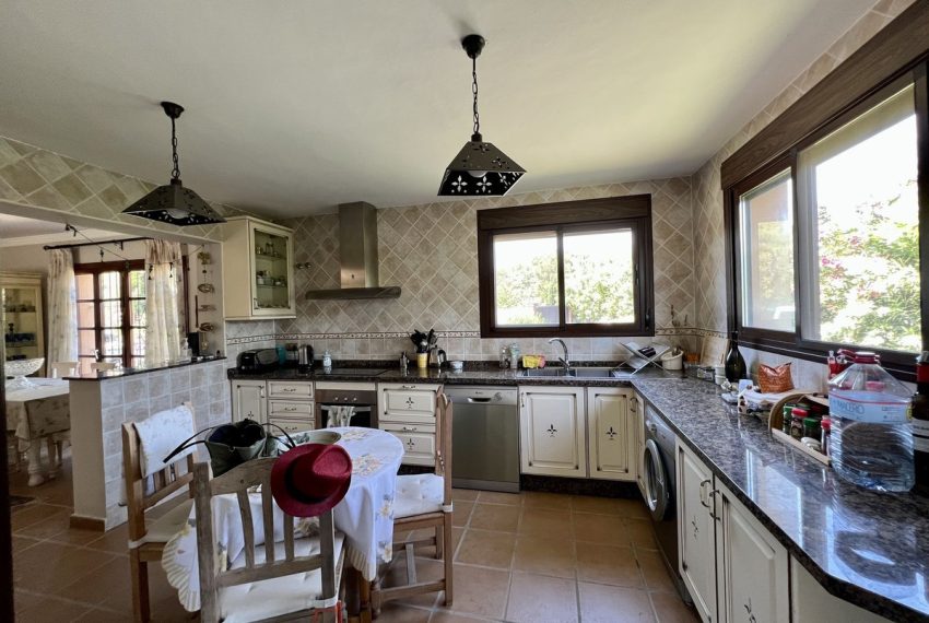 R4325152-Villa-For-Sale-Estepona-Detached-2-Beds-125-Built-9