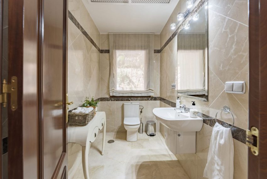 R4357525-Villa-For-Sale-Nueva-Andalucia-Detached-6-Beds-621-Built-10