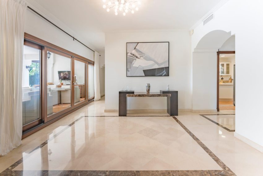 R4357525-Villa-For-Sale-Nueva-Andalucia-Detached-6-Beds-621-Built-11