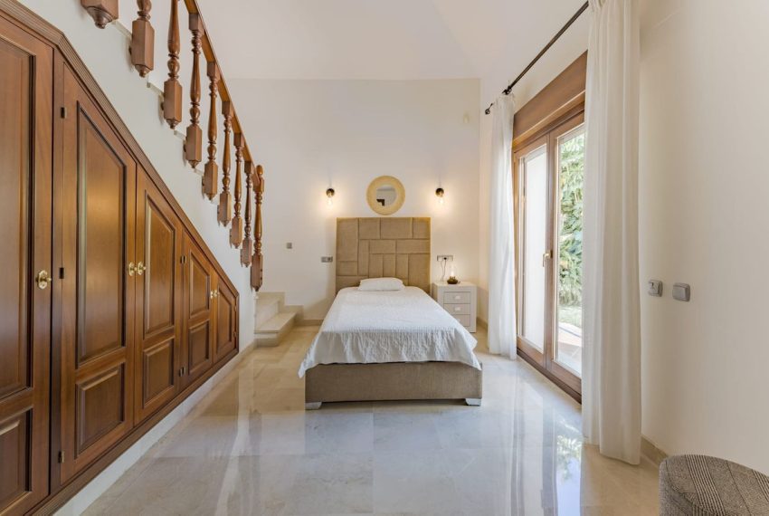 R4357525-Villa-For-Sale-Nueva-Andalucia-Detached-6-Beds-621-Built-12