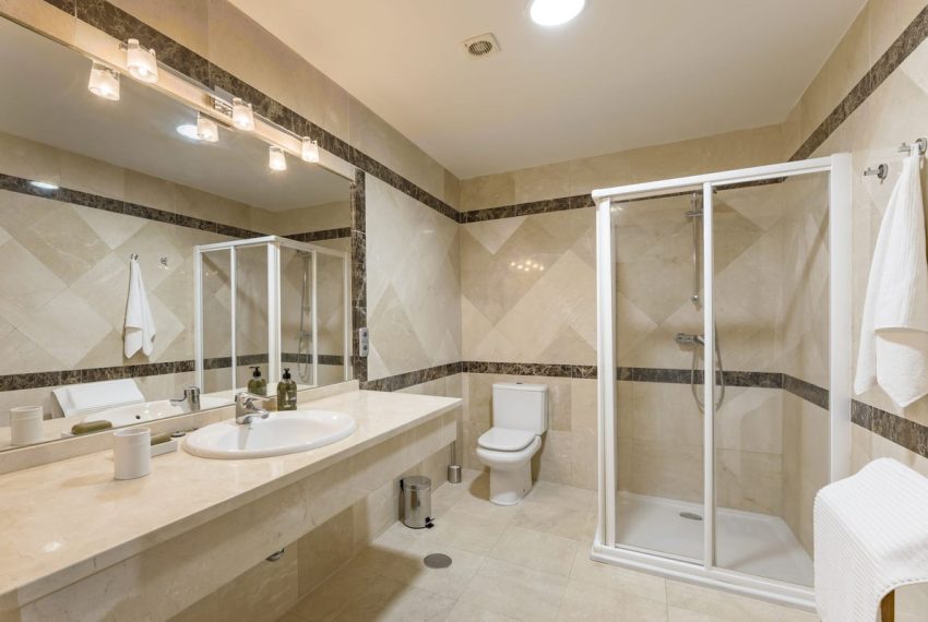 R4357525-Villa-For-Sale-Nueva-Andalucia-Detached-6-Beds-621-Built-13