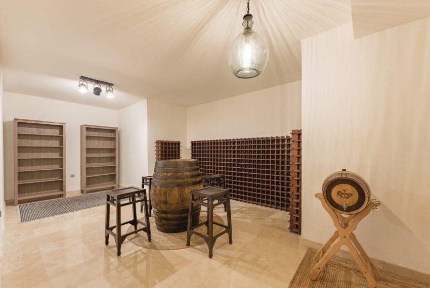 R4357525-Villa-For-Sale-Nueva-Andalucia-Detached-6-Beds-621-Built-16