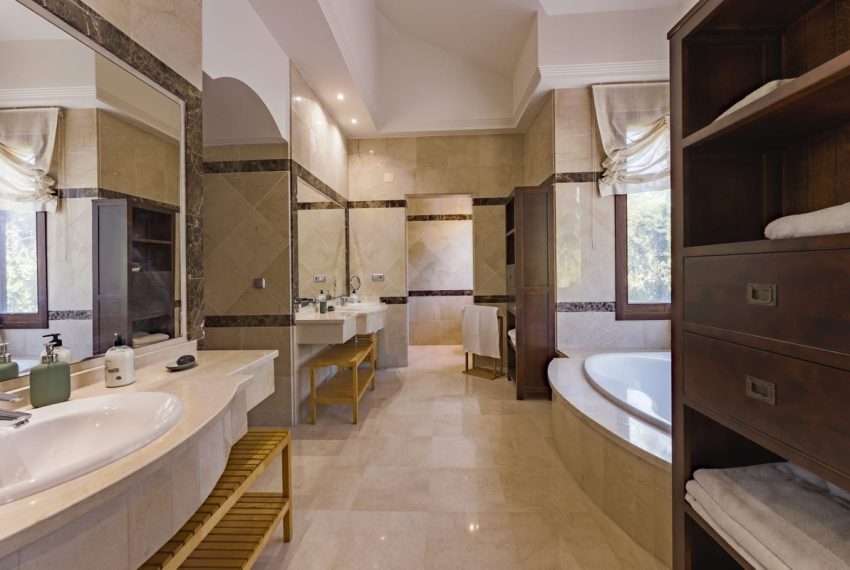 R4357525-Villa-For-Sale-Nueva-Andalucia-Detached-6-Beds-621-Built-7