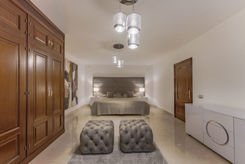 R4357525-Villa-For-Sale-Nueva-Andalucia-Detached-6-Beds-621-Built-9