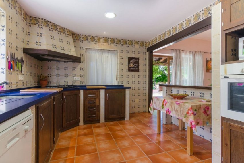 R4380736-Villa-For-Sale-Estepona-Detached-4-Beds-204-Built-1