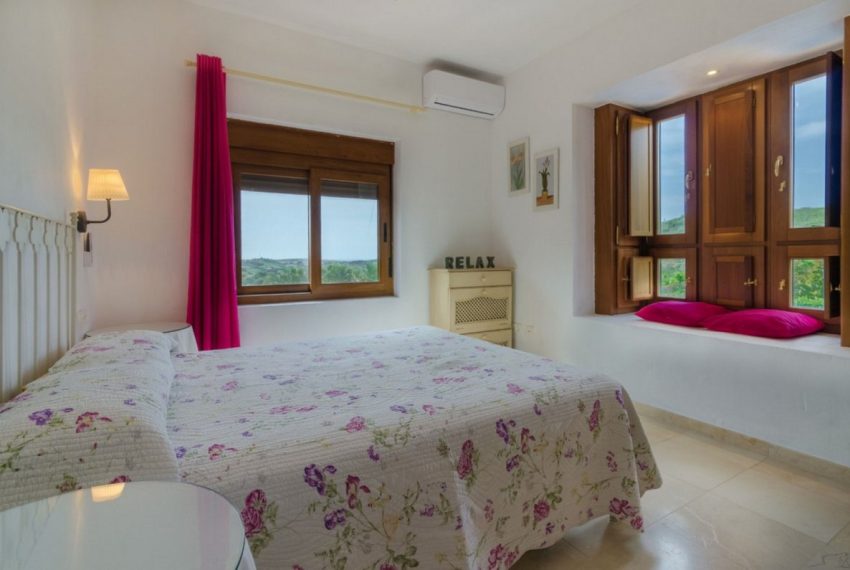 R4380736-Villa-For-Sale-Estepona-Detached-4-Beds-204-Built-10