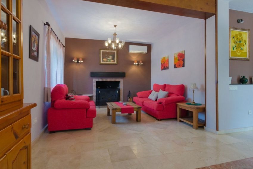 R4380736-Villa-For-Sale-Estepona-Detached-4-Beds-204-Built-2