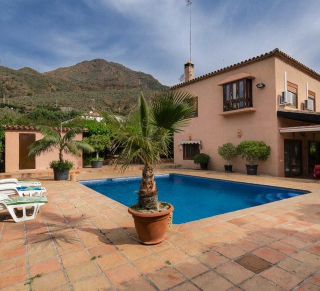 R4380736-Image 1-Detached - 4 Beds - 204 Built