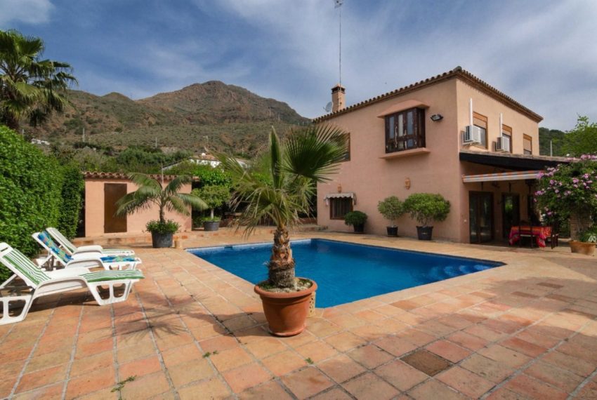 R4380736-Villa-For-Sale-Estepona-Detached-4-Beds-204-Built