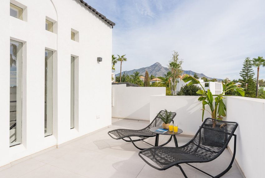 R4623928-Villa-For-Sale-Nueva-Andalucia-Detached-5-Beds-470-Built-1