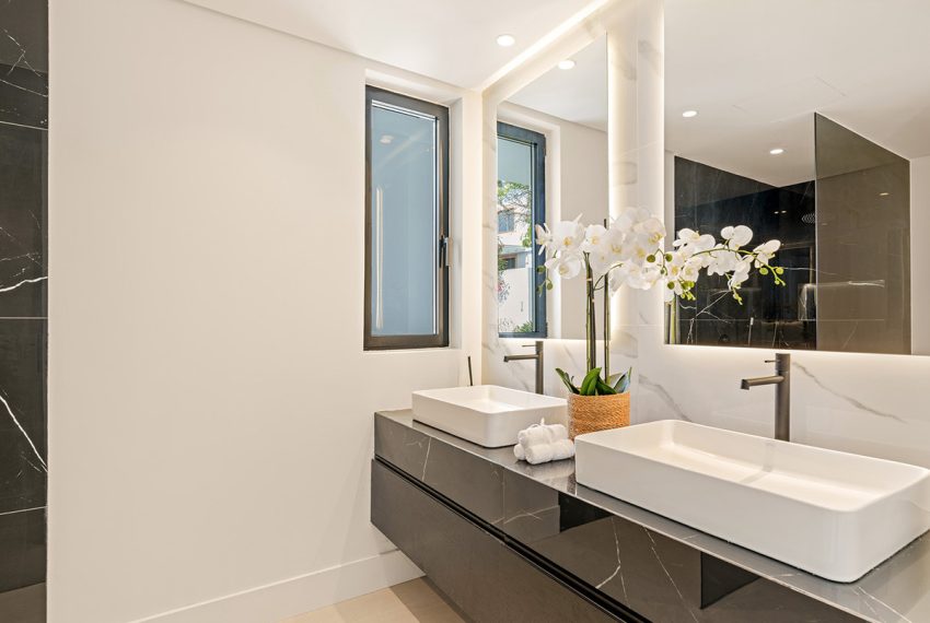 R4623928-Villa-For-Sale-Nueva-Andalucia-Detached-5-Beds-470-Built-11