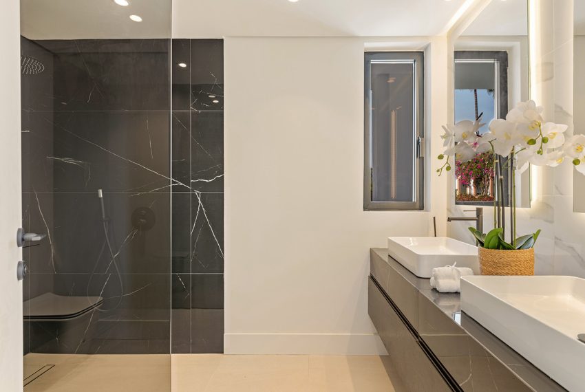 R4623928-Villa-For-Sale-Nueva-Andalucia-Detached-5-Beds-470-Built-12