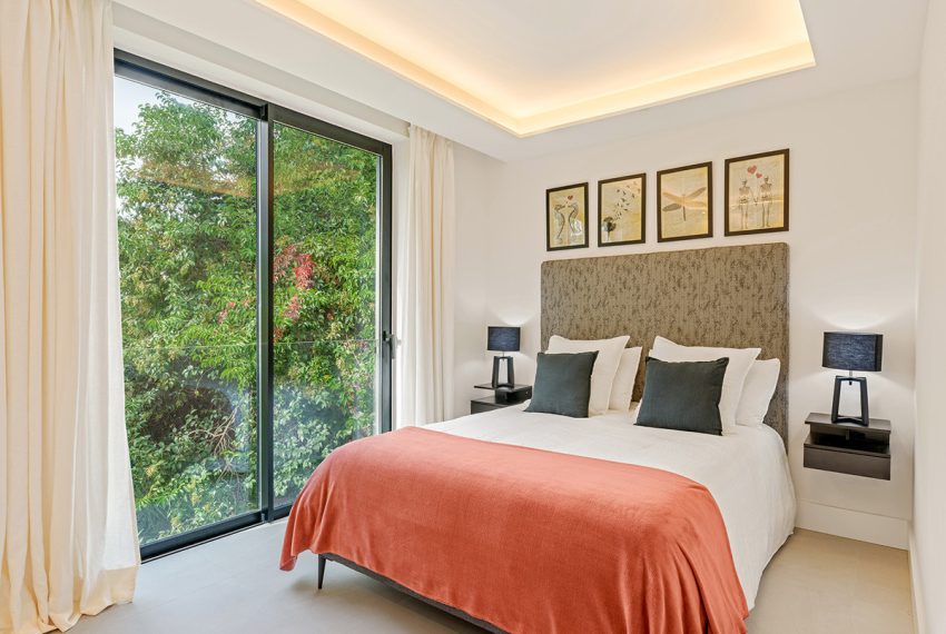 R4623928-Villa-For-Sale-Nueva-Andalucia-Detached-5-Beds-470-Built-4