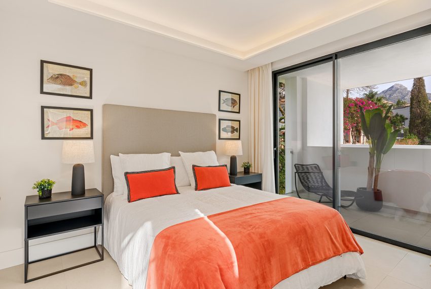 R4623928-Villa-For-Sale-Nueva-Andalucia-Detached-5-Beds-470-Built-8