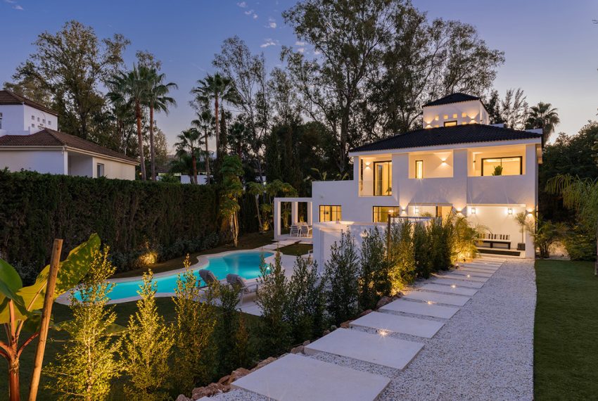 R4623928-Villa-For-Sale-Nueva-Andalucia-Detached-5-Beds-470-Built