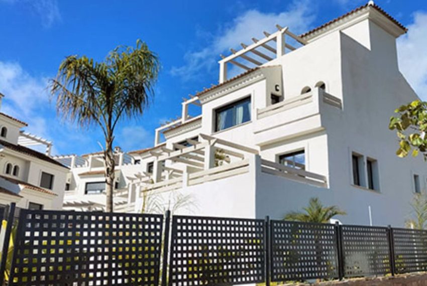 R4713475-Townhouse-For-Sale-New-Golden-Mile-Terraced-3-Beds-150-Built-1