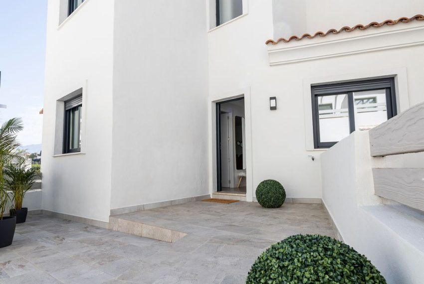 R4713475-Townhouse-For-Sale-New-Golden-Mile-Terraced-3-Beds-150-Built-2