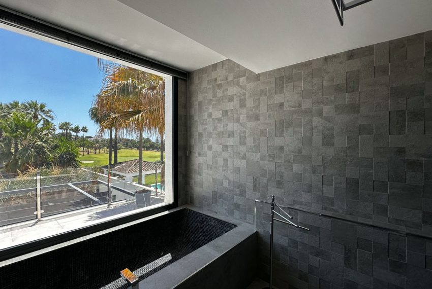 R4762639-Villa-For-Sale-Nueva-Andalucia-Detached-4-Beds-328-Built-11