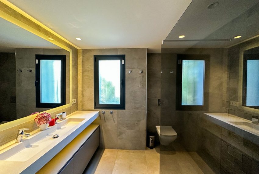 R4762639-Villa-For-Sale-Nueva-Andalucia-Detached-4-Beds-328-Built-15