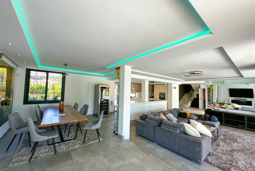 R4762639-Villa-For-Sale-Nueva-Andalucia-Detached-4-Beds-328-Built-5