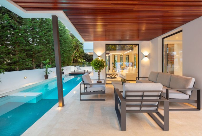 R5002090-Villa-For-Sale-The-Golden-Mile-Detached-5-Beds-836-Built-2