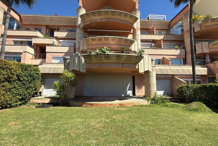 R5002141-Apartment-For-Sale-Nueva-Andalucia-Ground-Floor-4-Beds-250-Built-1