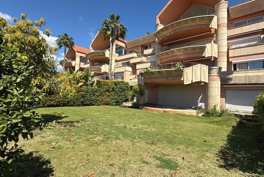 R5002141-Apartment-For-Sale-Nueva-Andalucia-Ground-Floor-4-Beds-250-Built