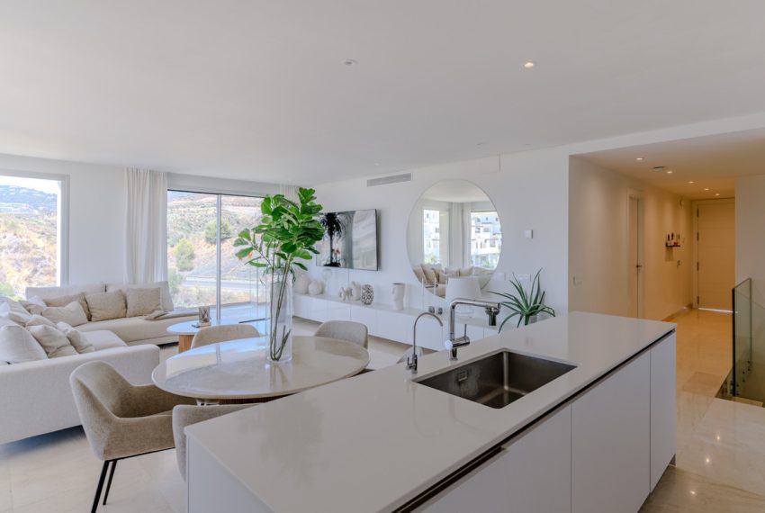 R5017156-Apartment-For-Sale-Nueva-Andalucia-Duplex-4-Beds-159-Built-1