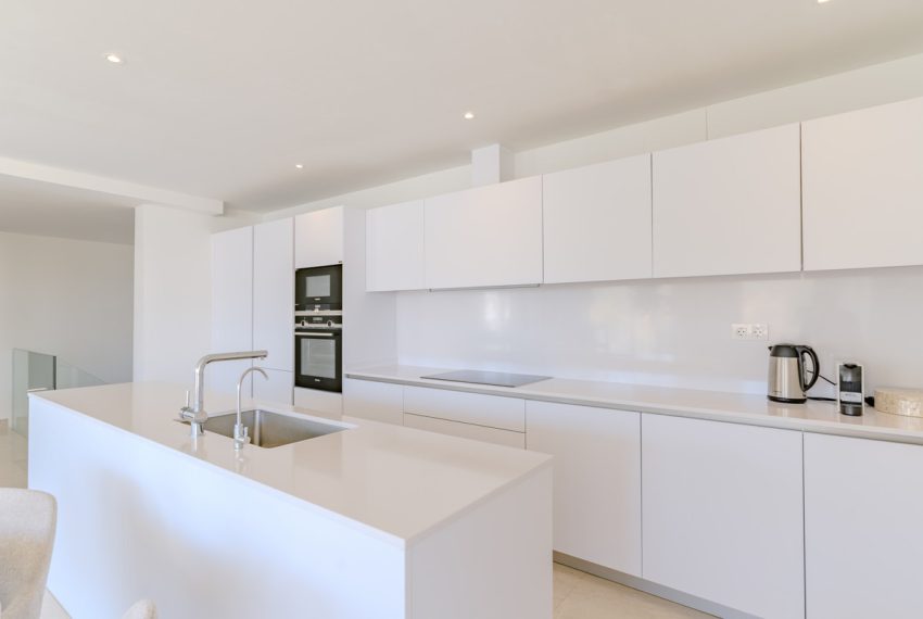 R5017156-Apartment-For-Sale-Nueva-Andalucia-Duplex-4-Beds-159-Built-4