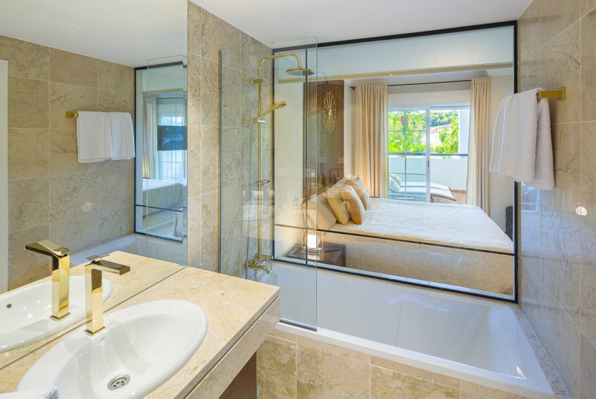 R5022946-Apartment-For-Sale-The-Golden-Mile-Ground-Floor-2-Beds-148-Built-8