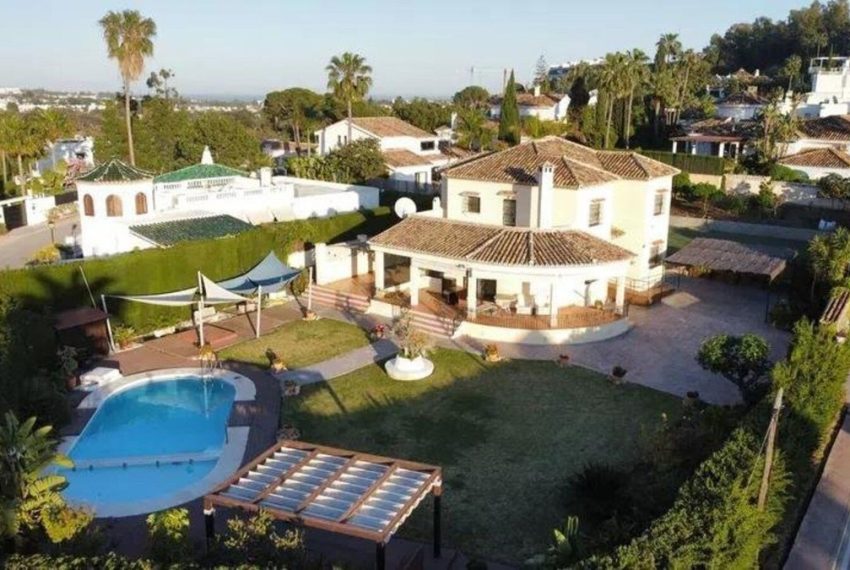R5038708-Villa-For-Sale-Nueva-Andalucia-Detached-6-Beds-300-Built-1