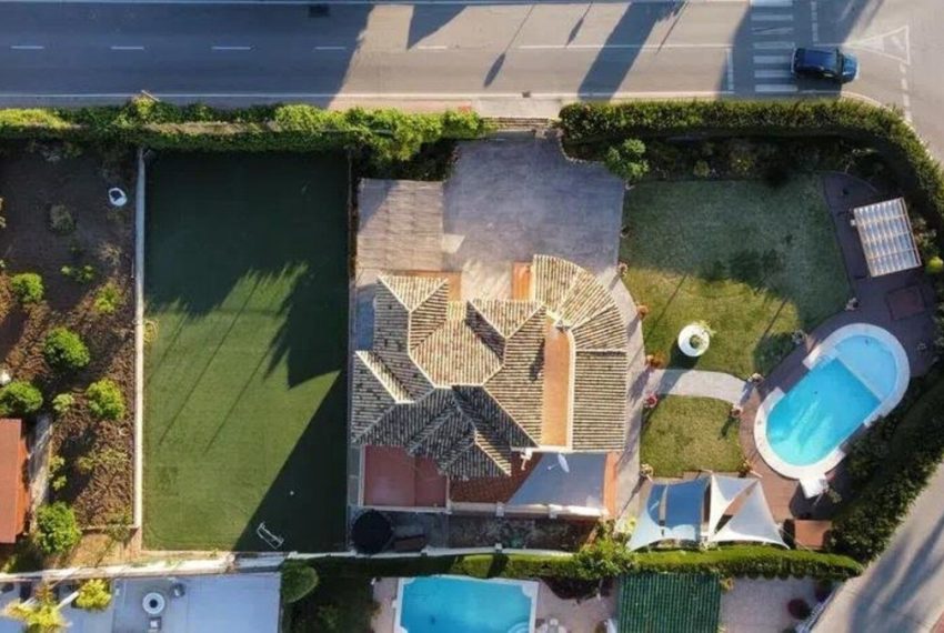 R5038708-Villa-For-Sale-Nueva-Andalucia-Detached-6-Beds-300-Built-2