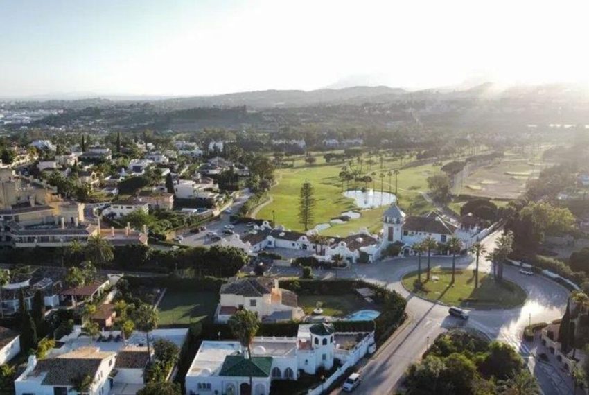 R5038708-Villa-For-Sale-Nueva-Andalucia-Detached-6-Beds-300-Built-3