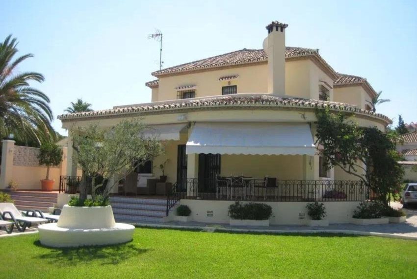 R5038708-Villa-For-Sale-Nueva-Andalucia-Detached-6-Beds-300-Built-4